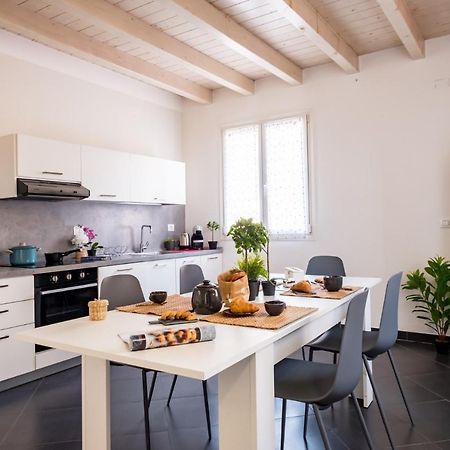 Ferienwohnung Residenza Gelsomino Desenzano del Garda Exterior foto