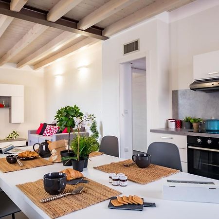 Ferienwohnung Residenza Gelsomino Desenzano del Garda Exterior foto