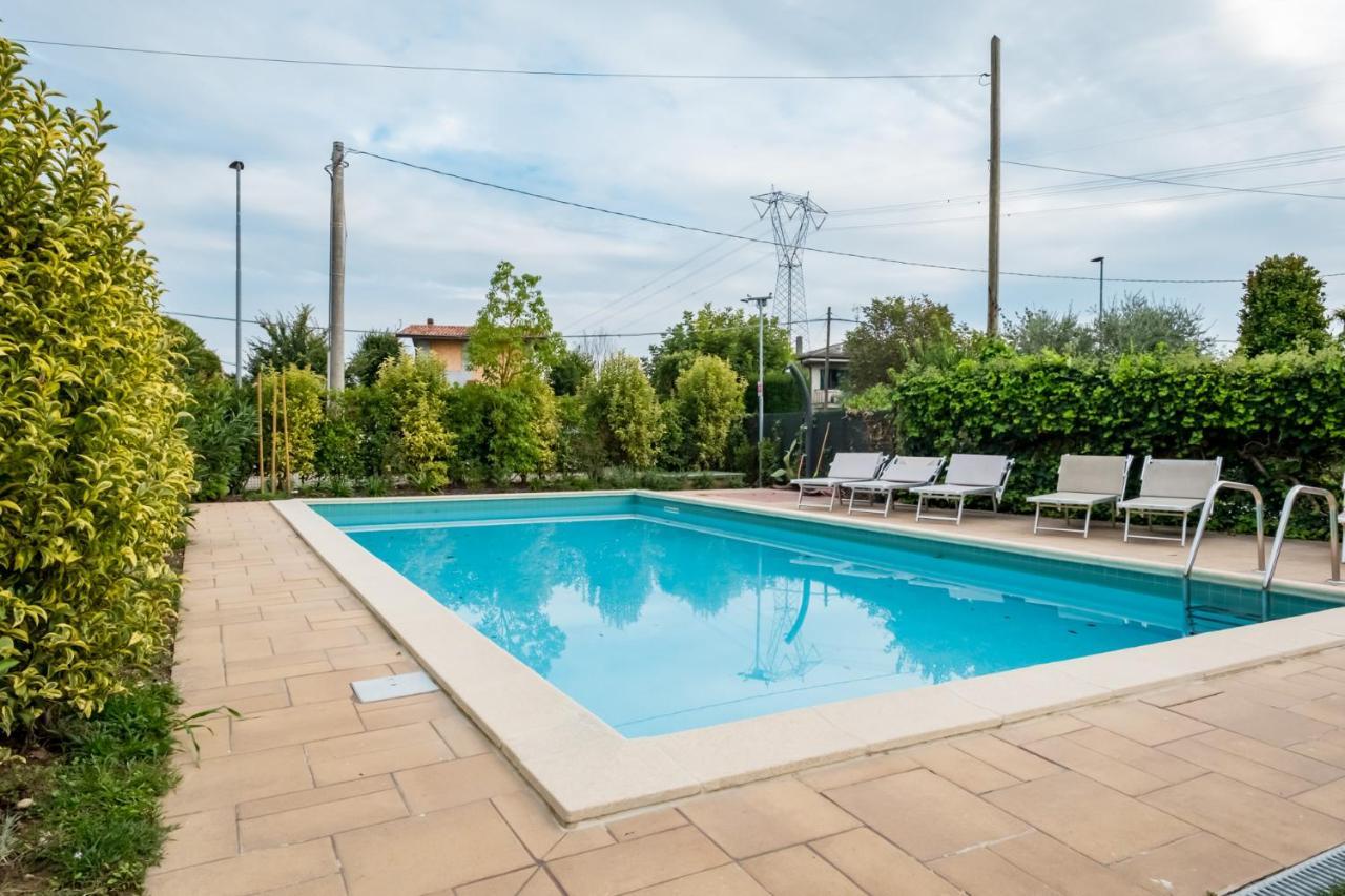 Ferienwohnung Residenza Gelsomino Desenzano del Garda Exterior foto