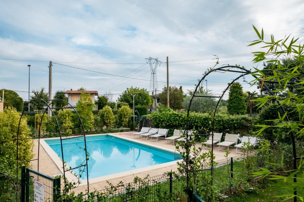 Ferienwohnung Residenza Gelsomino Desenzano del Garda Exterior foto