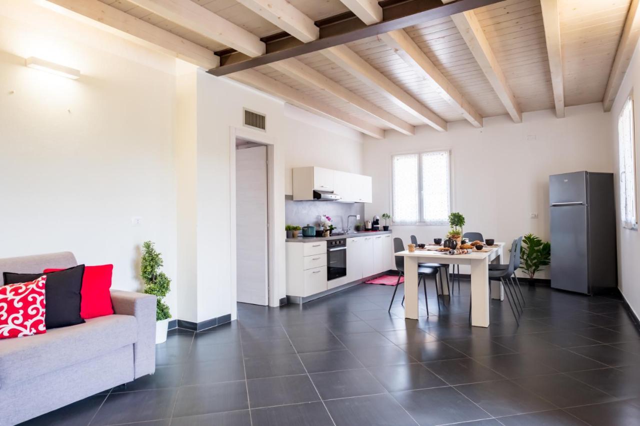Ferienwohnung Residenza Gelsomino Desenzano del Garda Exterior foto