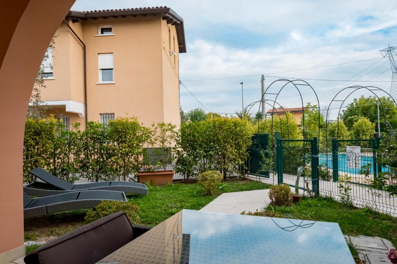 Ferienwohnung Residenza Gelsomino Desenzano del Garda Exterior foto