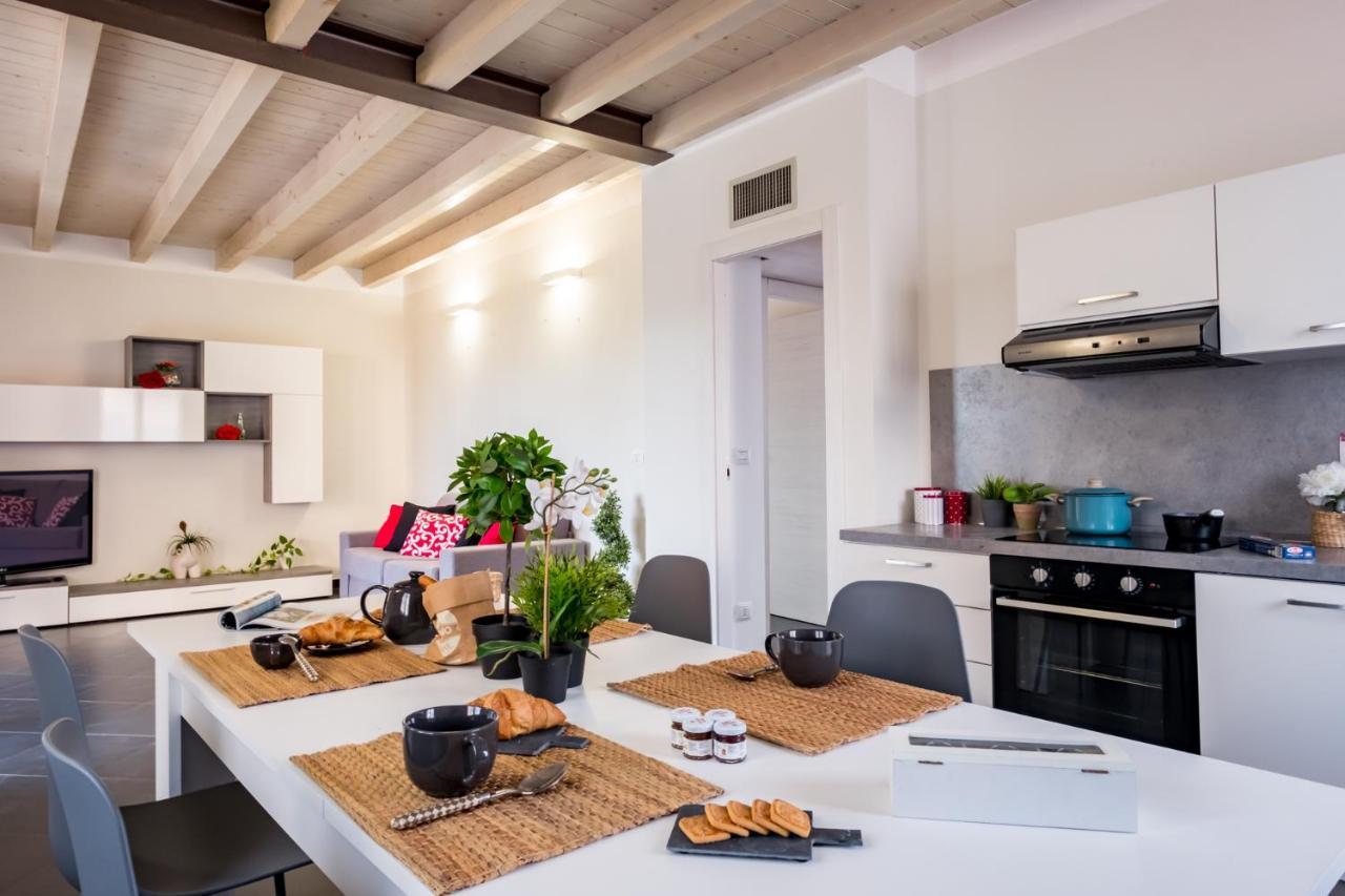 Ferienwohnung Residenza Gelsomino Desenzano del Garda Exterior foto