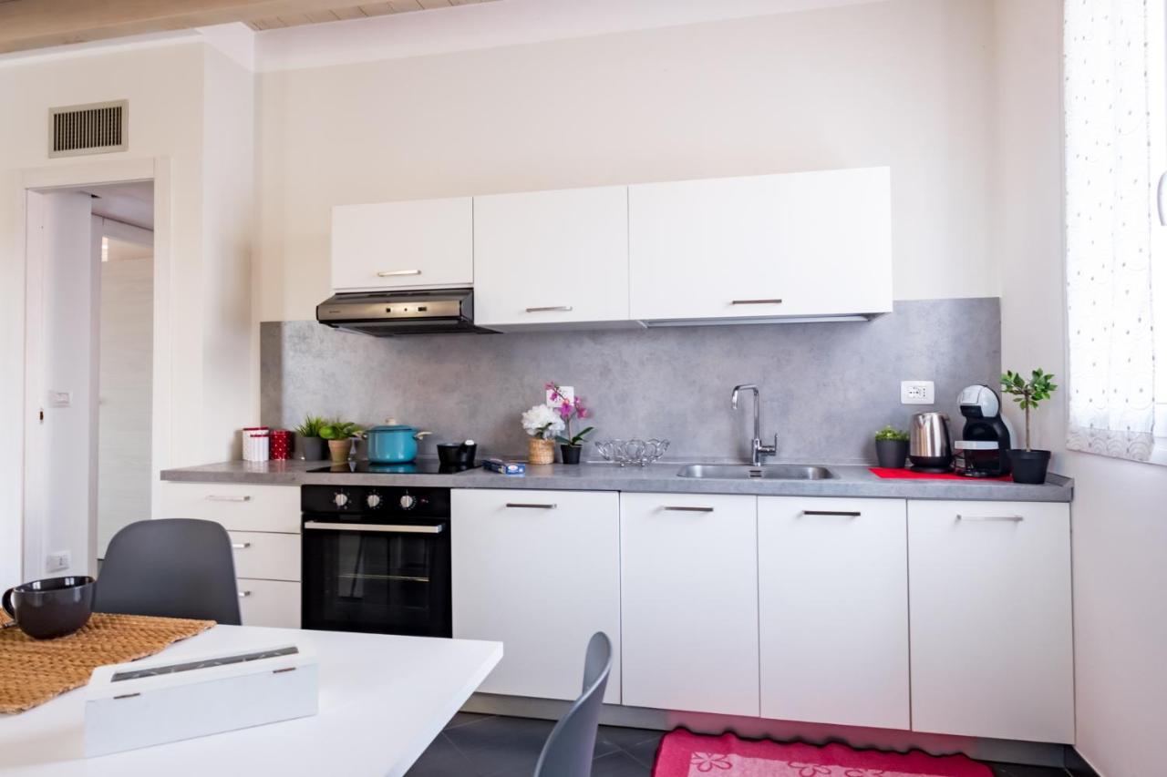 Ferienwohnung Residenza Gelsomino Desenzano del Garda Exterior foto