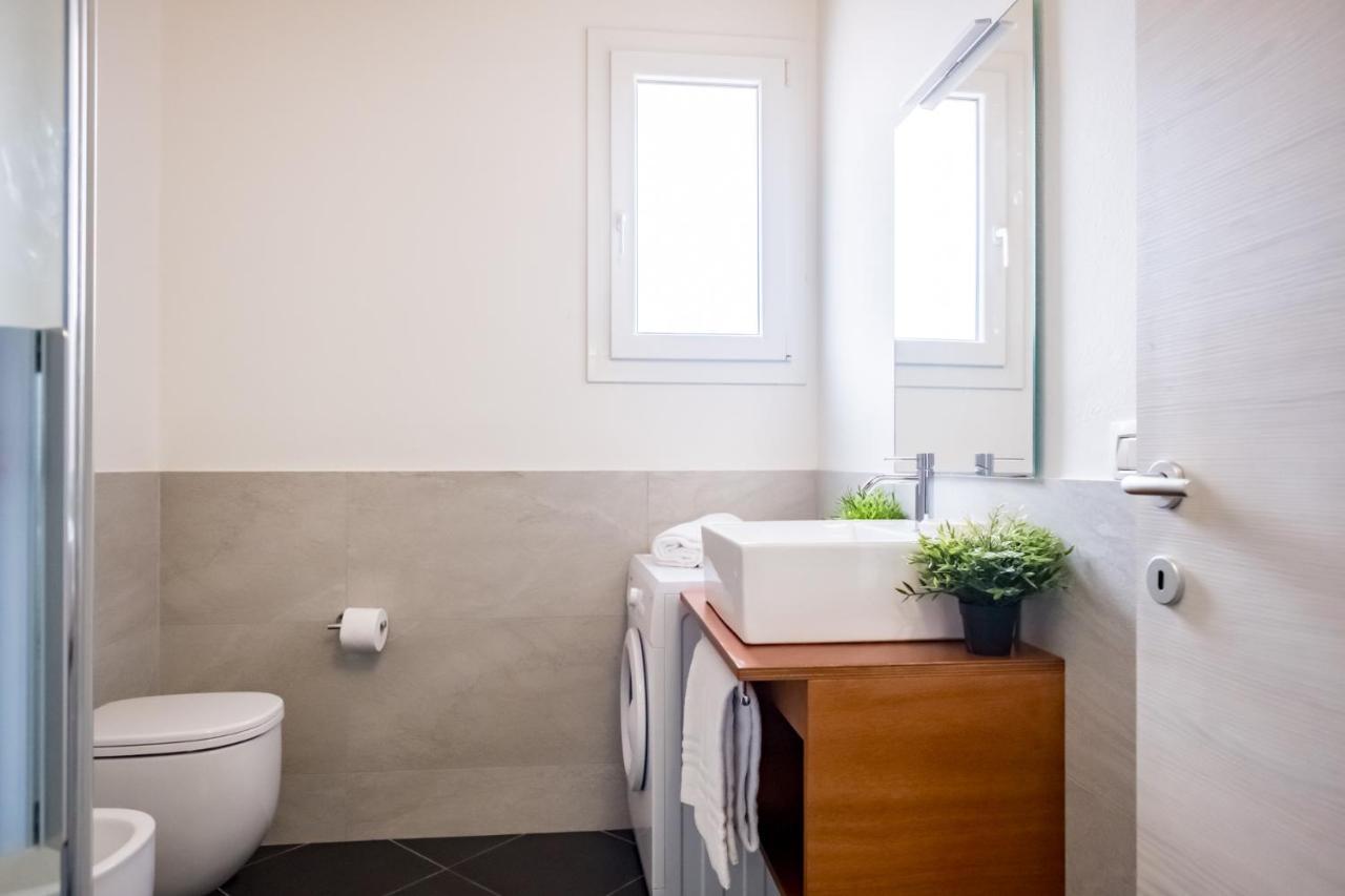 Ferienwohnung Residenza Gelsomino Desenzano del Garda Exterior foto
