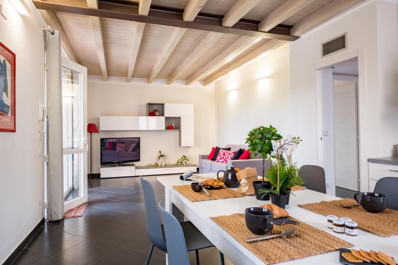 Ferienwohnung Residenza Gelsomino Desenzano del Garda Exterior foto